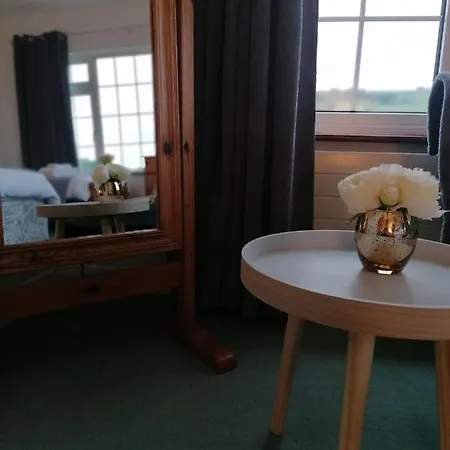 فندق مبيت وإفطار Cable Island Conna